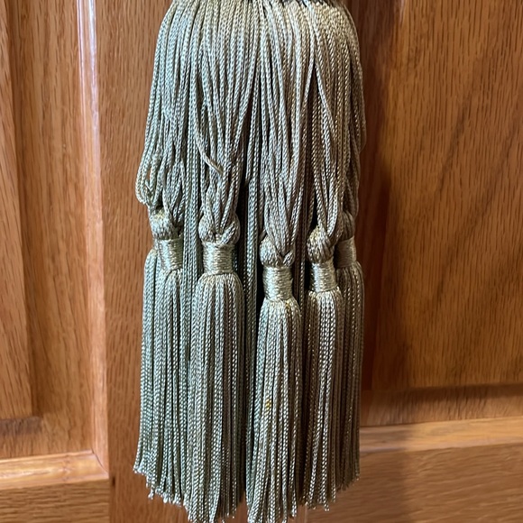Luxury 30” Gold Rope Drapery Tieback with Fringed Tassel - Picture 6 of 6